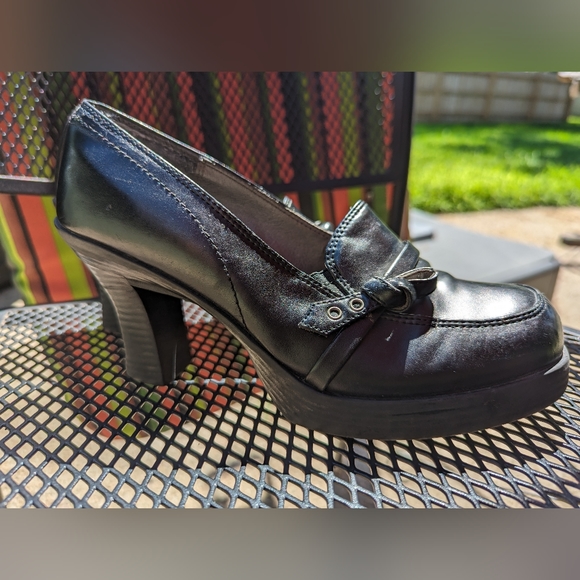 l.e.i. 8 black "leather" loafer heels with bow - Picture 4 of 9